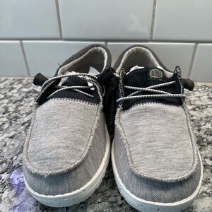 Hey Dude Wendy tri varsity green size 7 no box